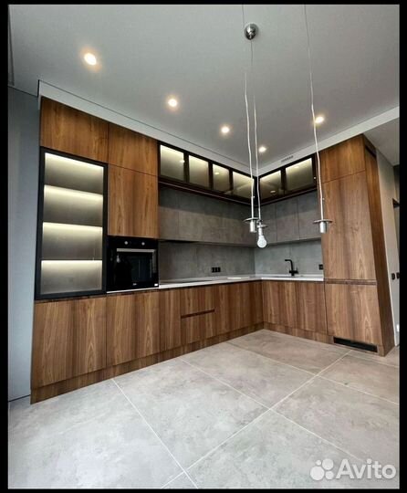 Кухонный гарнитур с подсветкой