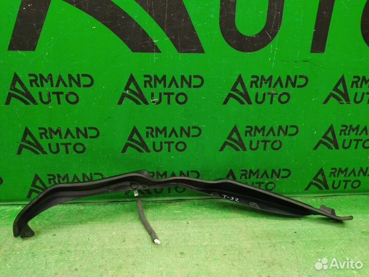 Датчик положения двери багажника правый Nissan