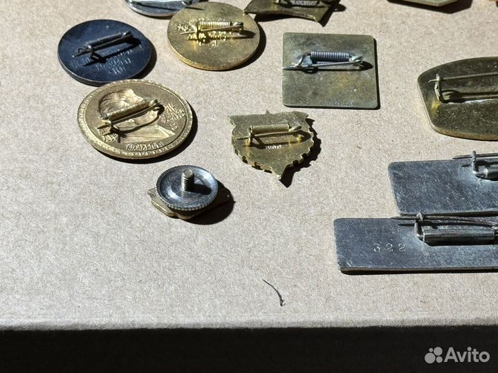 Знаки нагрудные социалистической Азии номерные