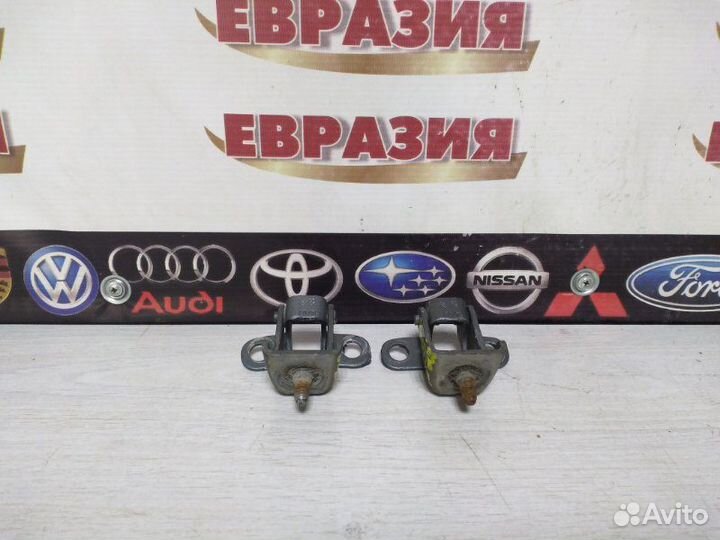 Петля двери багажника Peugeot 308 2009