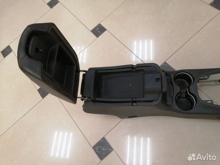 Подлокотник Jeep Cherokee KL ED6 2014