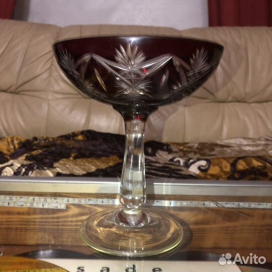 Фруктовница Рубиновое стелко на ножке