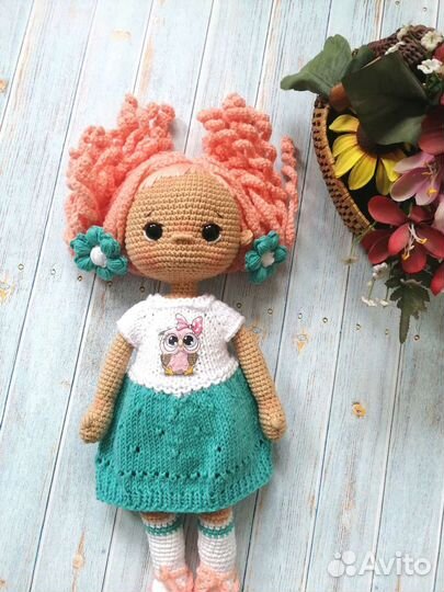 Вязаная кукла ручной работы