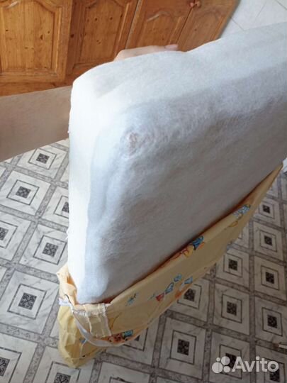 Детская кроватка-качалка на колёсиках