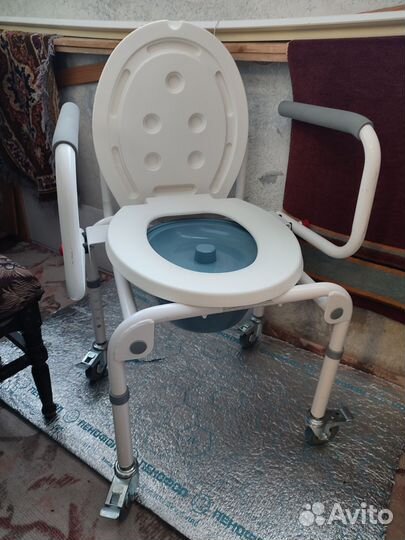 Санитарный стул туалет