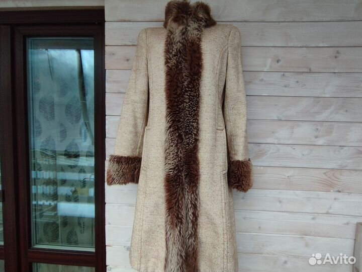 Пальто с мехом. 46 размер