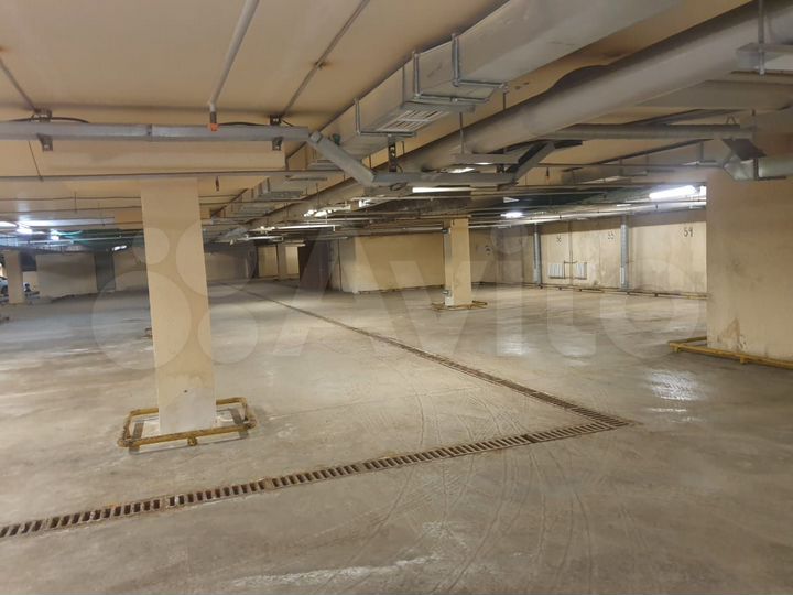 Здание, 6301 м²