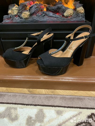 Босоножки 38