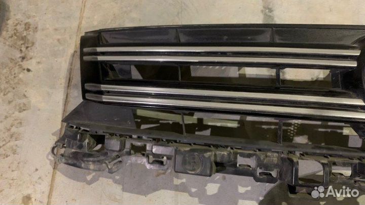 Решетка радиатора Volkswagen Tiguan