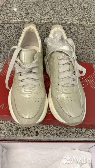 Кроссовки женские, ботинки