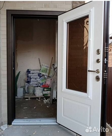 Дверь входная со стеклопакетом и ковкой