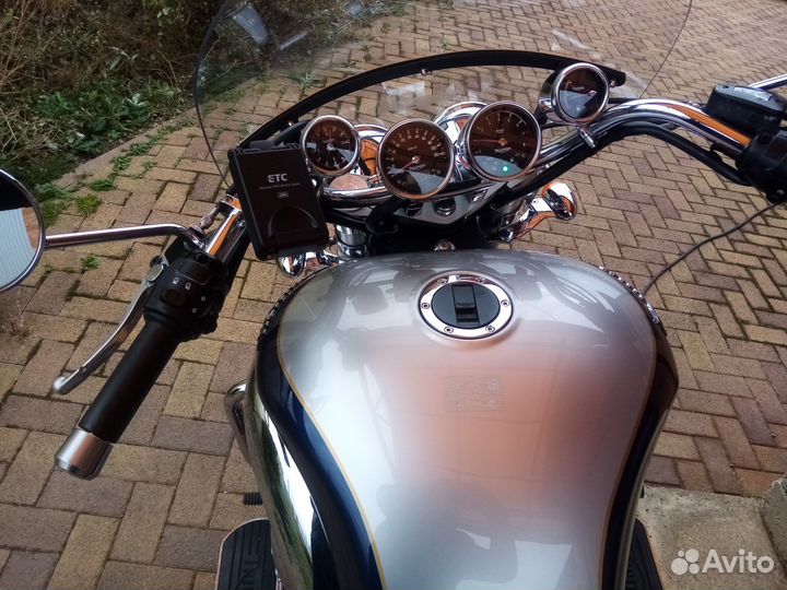 Продаю треумф рокет 3