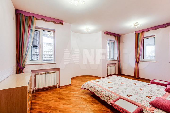 Дом 720 м² на участке 25 сот.