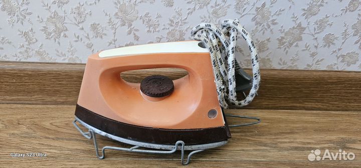 Утюг с подставкой