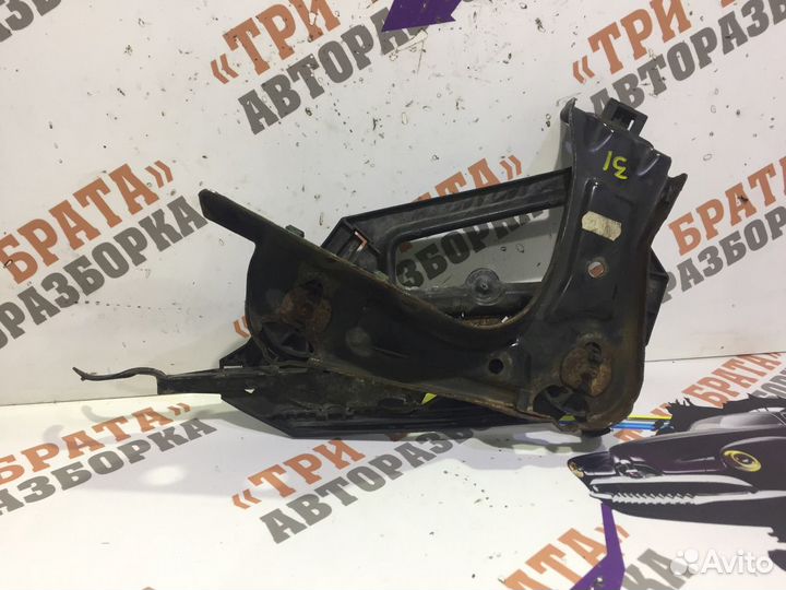 Шкода Октавия Кронштейн крепления фары правый