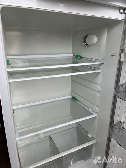 Холодильник атлант, нерабочий,требует ремонта