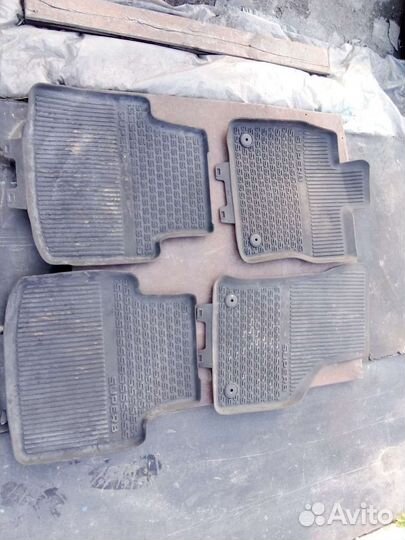 Автомобильные коврики резиновые