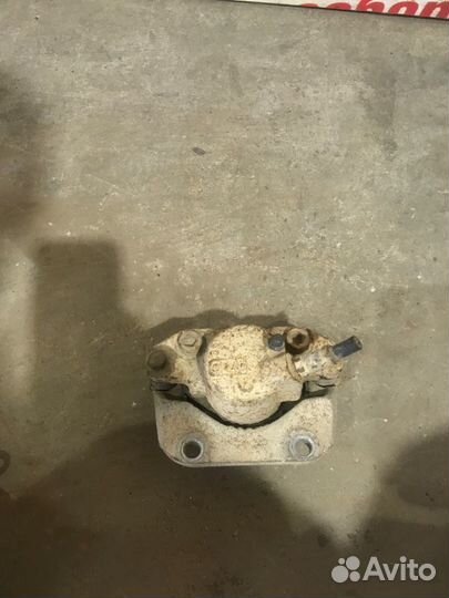 Суппорт передний правый Renault Logan