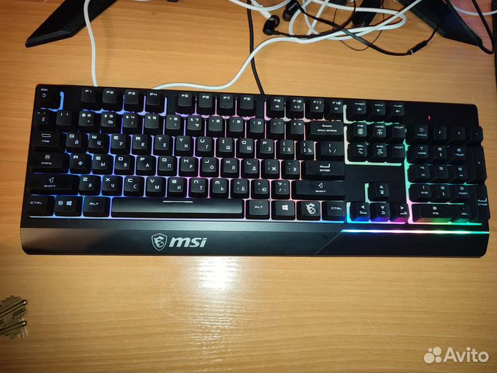 Мощный игровой компьютер с монитором