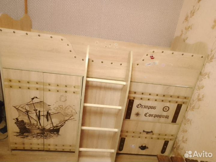 Кровать чердак со столом бу