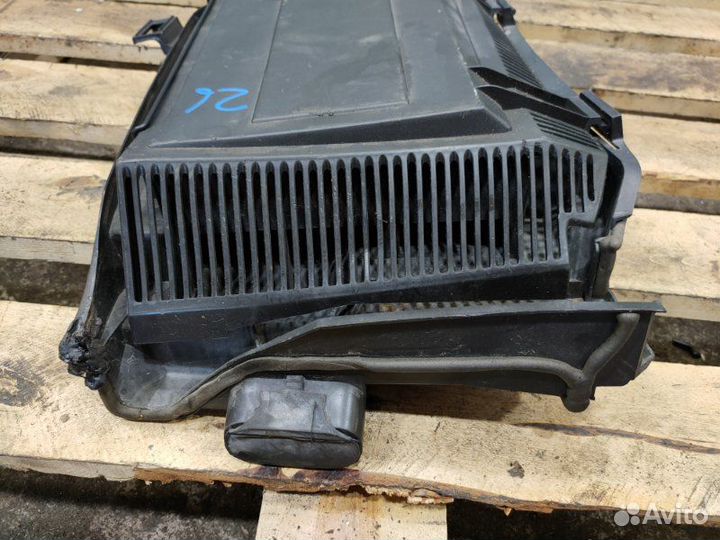 Корпус воздушного фильтра левый Bmw 5 E39 M52B28