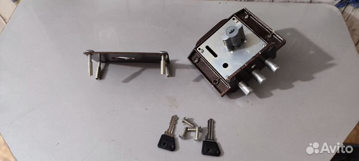 Замок дверной