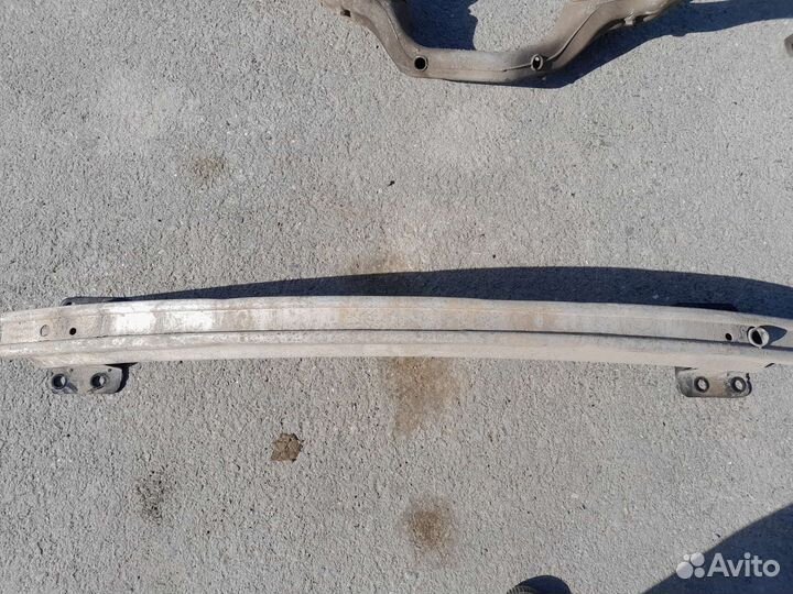 Усилитель бампера Audi Q7 05-15