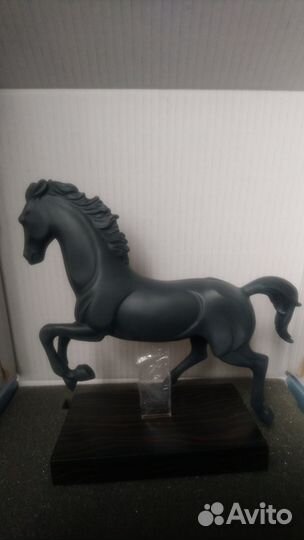 Статуэтка gallop III, Lladro