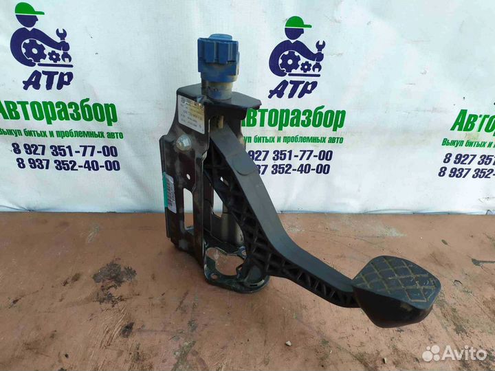 Педаль сцепления Skoda Octavia tour