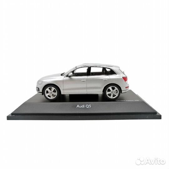 Модель автомобиля Schuco 45756200 Audi Q5 1:43