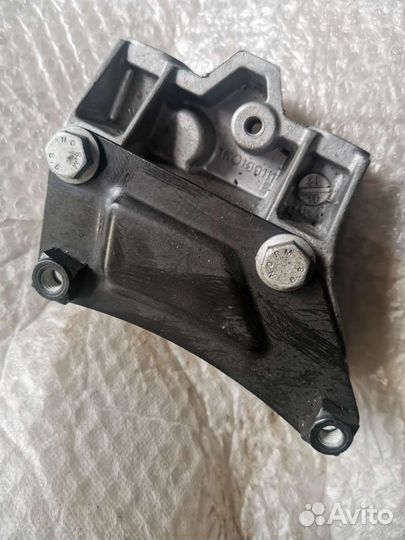 Кронштейн МКПП