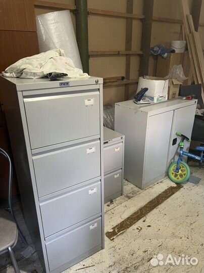 Офисная мебель, кресла, столы, шкафы