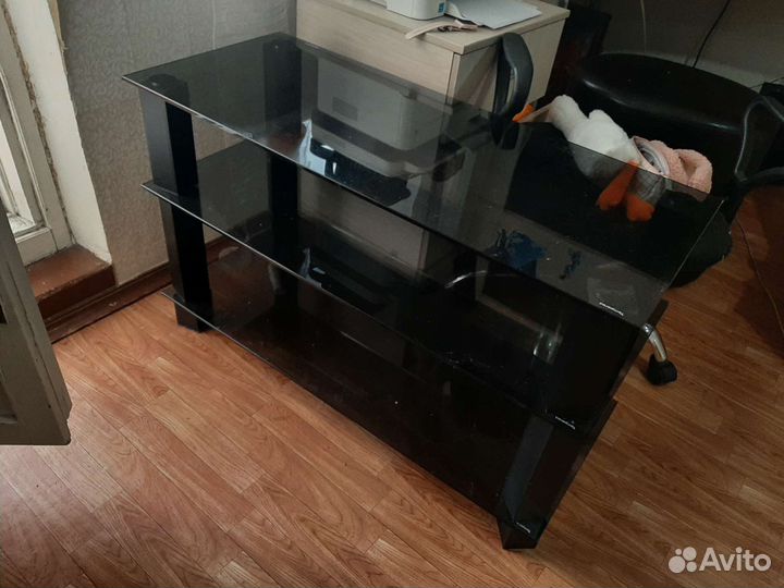 Стеклянная тумба под тв