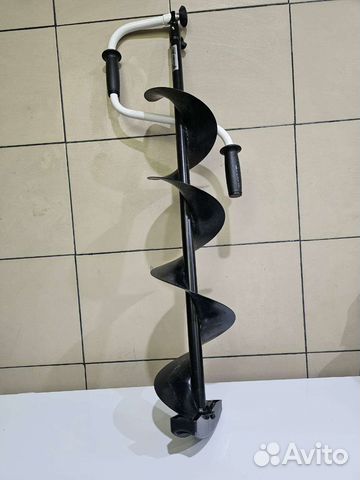 Ледобур с лезвиеми