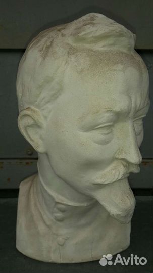 Бюст т Сталин