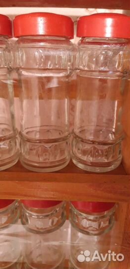 Полка деревянная с емкостями для специй