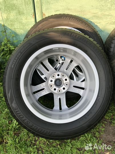 R18 Bridgestone Blizzak LM-001 225/60, PCD 5x112 DIA 66.6