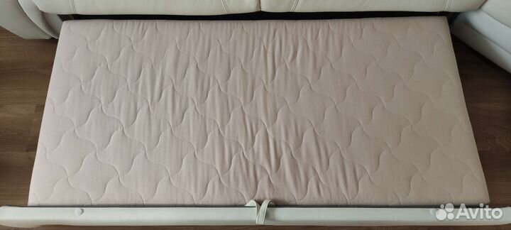 Угловой кожаный диван