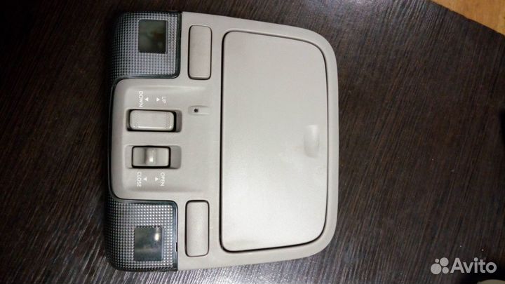 Subaru tribeca плафон салонный