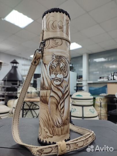 Термос в чехле из натуральной кожи