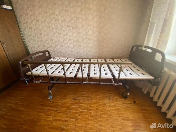 Медицинская кровать для лежачих больных