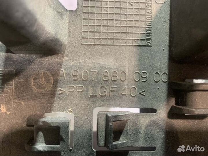 Рамка радиатора - Mercedes Sprinter W907 2.2