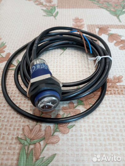 XUB4apanl2 фотоэлектрический датчик Telemecanique