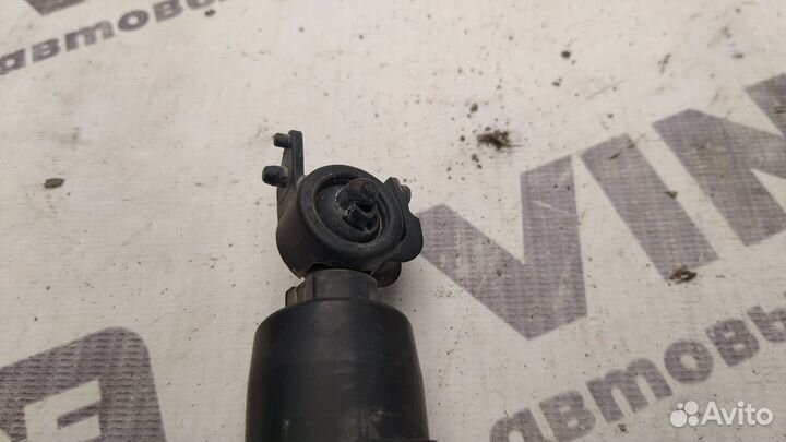 Форсунка омывателя правой фары Ford Kuga 1