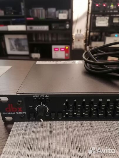 Эквалайзер DBX 215