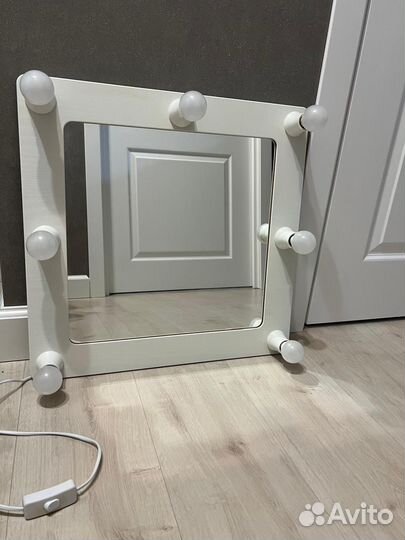 Зеркало с лампочками