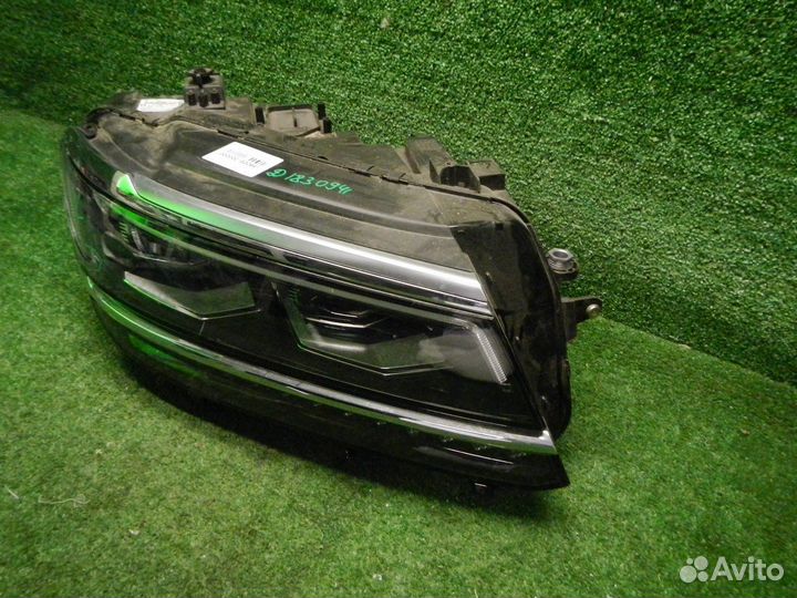 Фара правая Volkswagen Tiguan