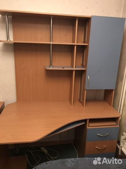 Компьютерный стол и стенка