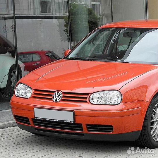 Бампер передний в цвет Volkswagen Golf 4