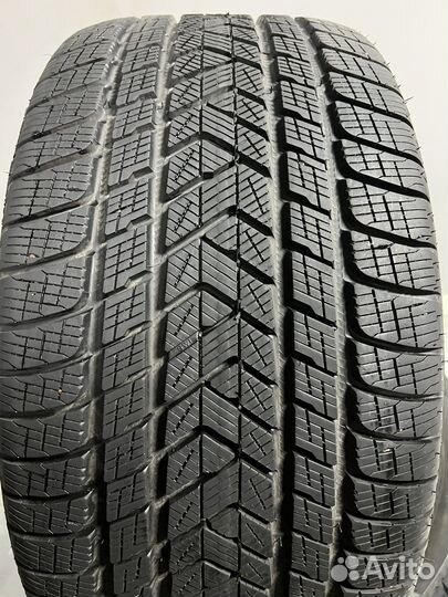 Pirelli Scorpion Winter RFT 275/40 R22 и 315/35 R22